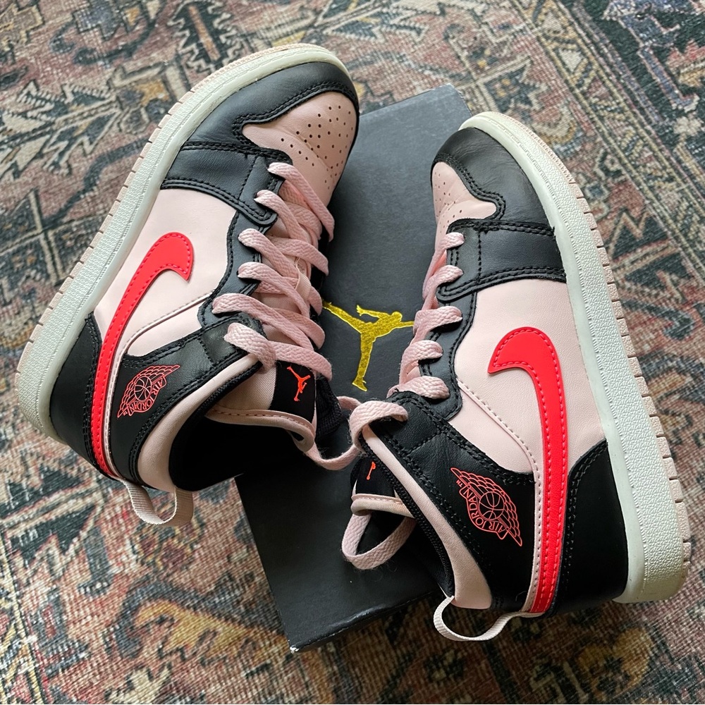 Nike Air Jordan 1 Mid PS Sz 1 Youth Atmosphere Pink Infrared 23 Black 640734-604 - Picture 9 of 12
